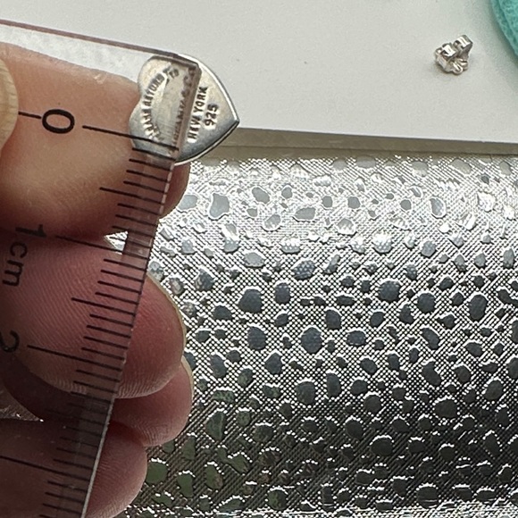 One Tiffany & Co. Silver Heart Earring. Single Earring Only. - Picture 7 of 7